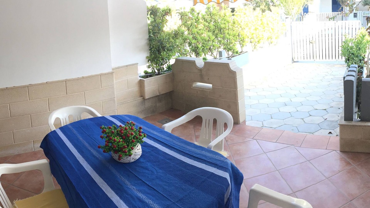 Baia Verde House | Wonderful Villa with Garden in Baia Verde