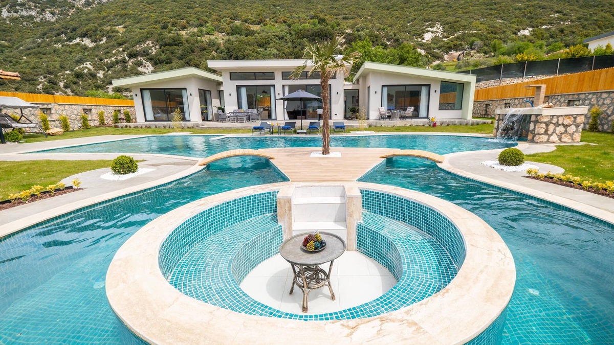 Sarıbelen Villa | Wonderful Villa With Huge Pool