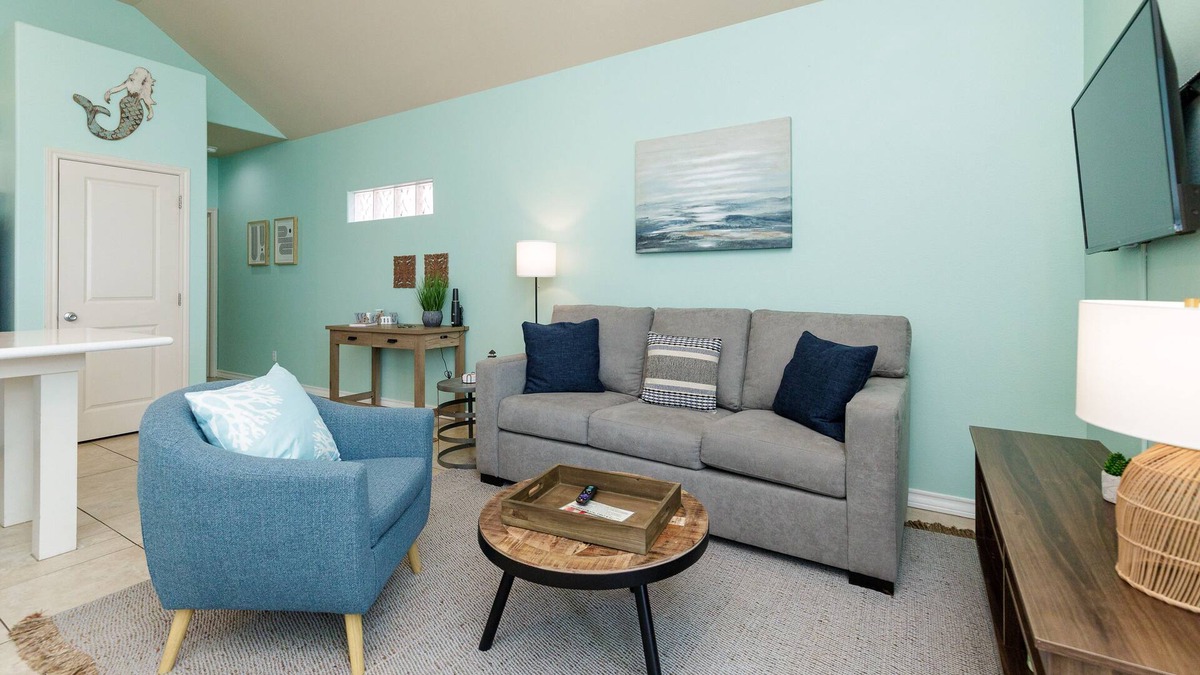 Corpus Christi Cottage | Wonderful Winter Escape w/ Sparkling Pool, Smart TV + Washer & Dryer!