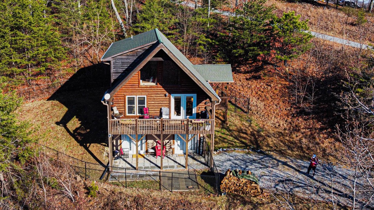 Bostic Cabin | Wonderfully Cozy Mountainside Log Cabin