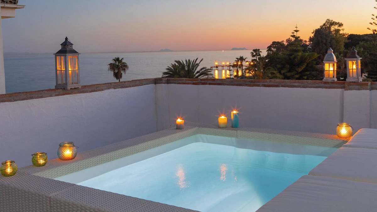 Golden Mile Apartment | WONDERFULLY LOCATED DUPLEX PENTHOUSE WITH PANORAMIC SEA AND MOUNTAIN VIEWS