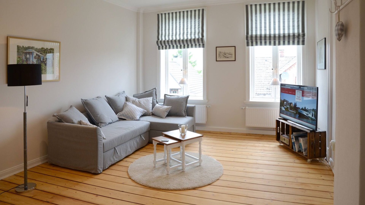 Cranz Apartment | Wonderfully renovated old building with direct view on the water