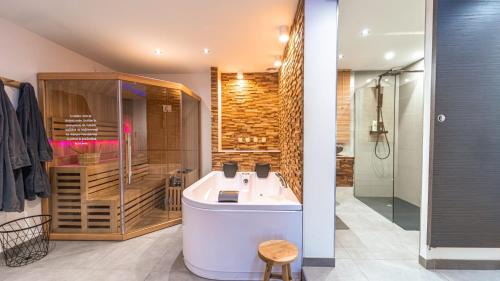 Precy-sur-Oise Bed & Breakfast | Wood 47 spa