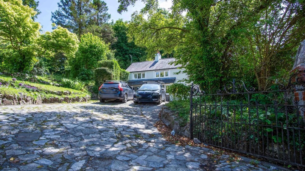 Bishopston Cottage | Wood Cottage - 3 Bedroom - Bishopston Swansea