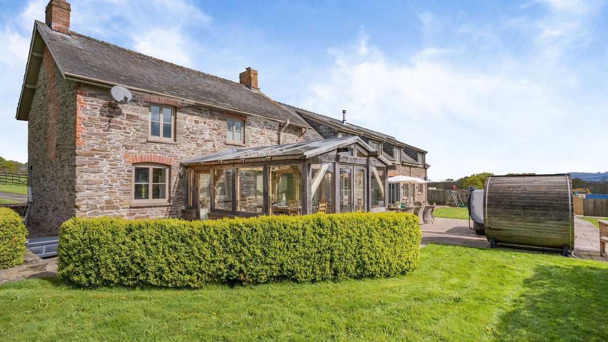 Llanfihangel Tal-y-llyn House | Wood Farm Barn - Six Bedroom House, Sleeps 12