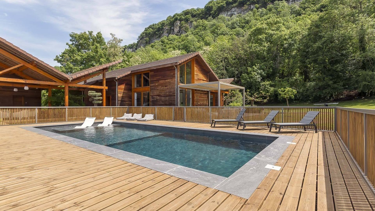 Hieres-sur-Amby House | Wood frame architect house