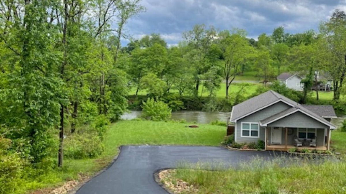 Hayesville Cottage | Wood Haven on the River- cozy cottage on the Hiawassee River in Hayesville NC