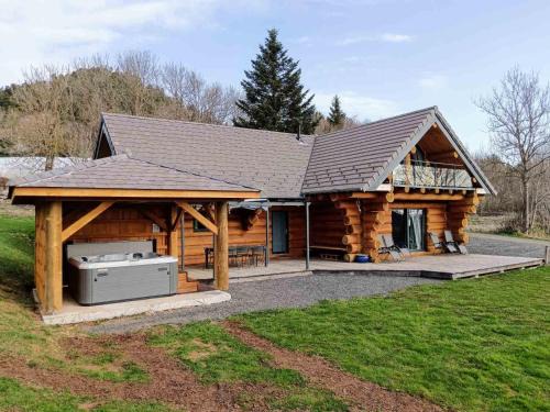 Yssingeaux Ski Chalet | Wood log chalet