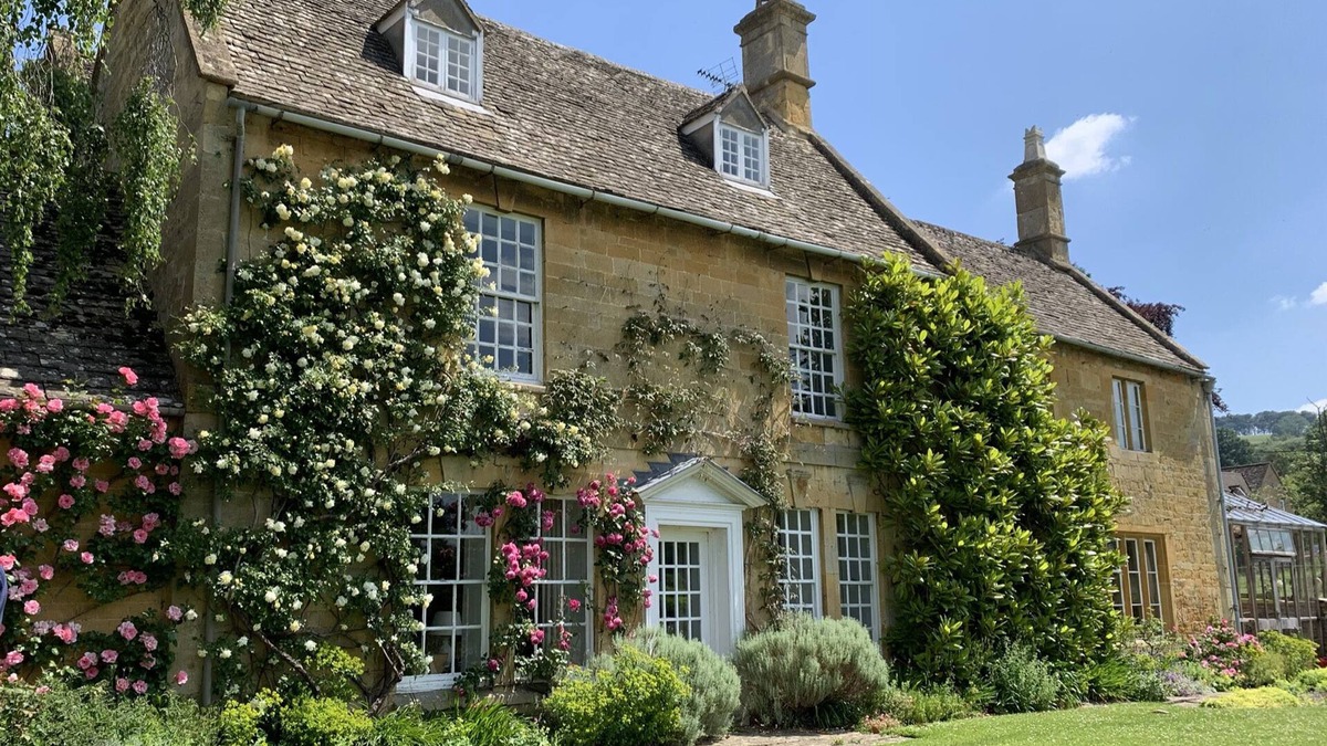 Mangotsfield House | WOOD STANWAY HOUSE, family friendly, with open fire in Toddington