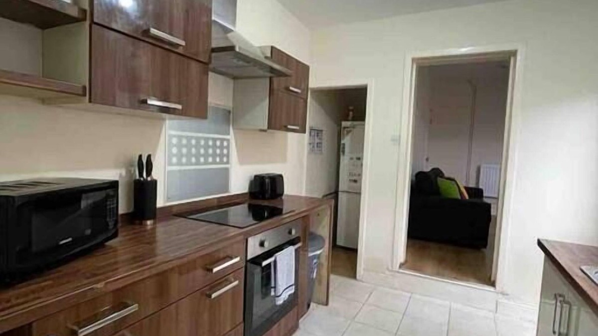 Kettering Apartment | Wood Street Corporate House