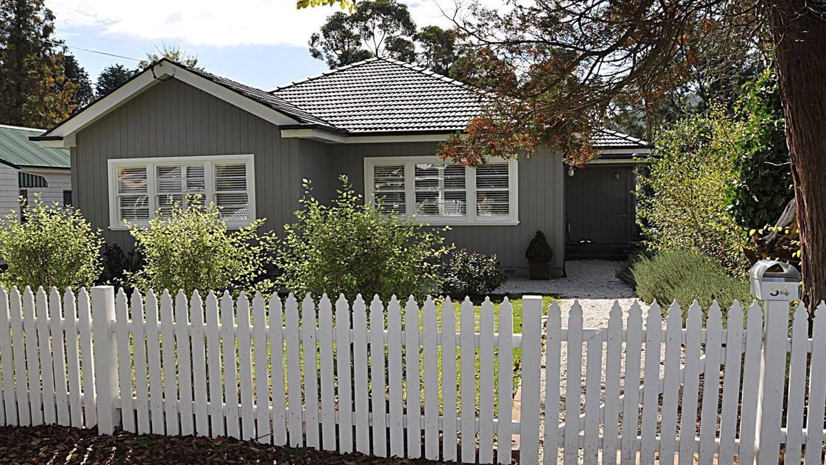 Bowral Cottage | Woodbine Cottage - ' The Perfect Weekender '