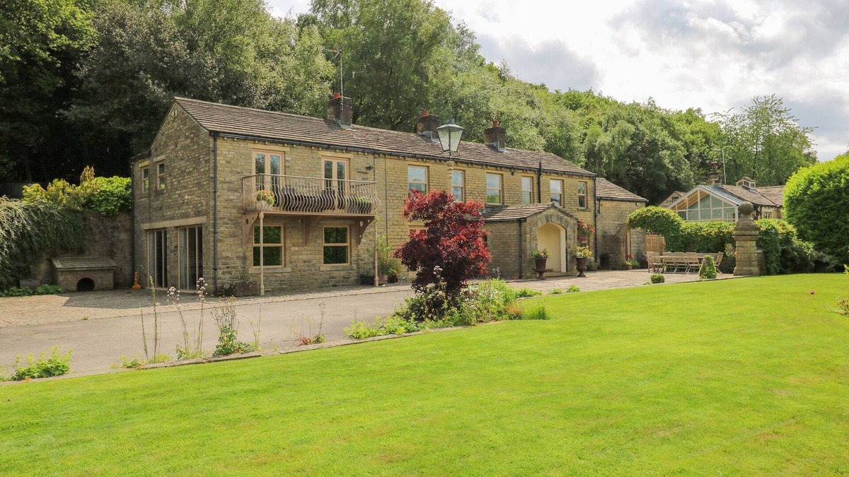 Honley Cottage | WOODBOTTOM FARM, pet friendly, luxury holiday cottage in Meltham