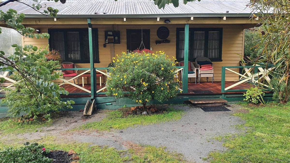 Dwellingup Cottage | Woodcutter's cottage - come to enjoy the bush, peace & quiet