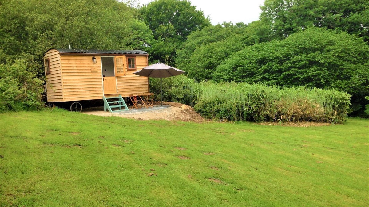 Mylor Churchtown Cabin | Woodcutter's Hide, get away from it all and enjoy a romantic, rural experience.
