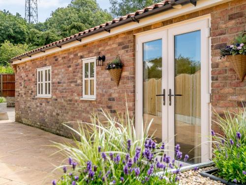 West Ashby House | Woodcutters Cottage