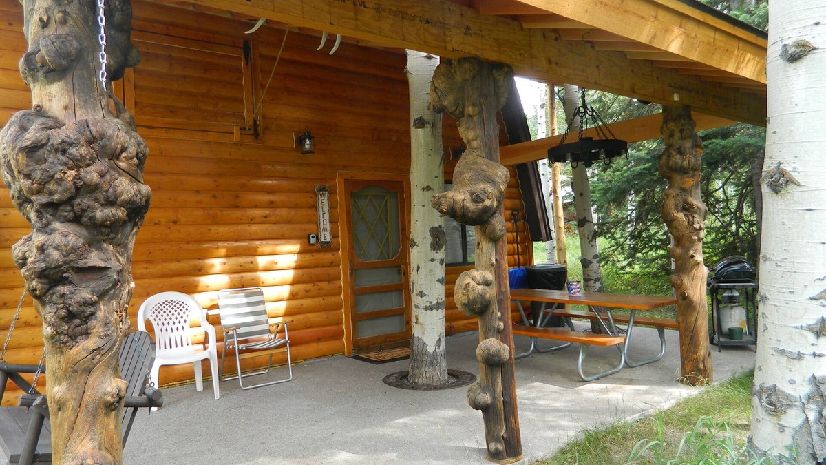 Lazy Acres House | Wooded Bliss Two - Great duplex just 8 miles from Yellowstone National Park!