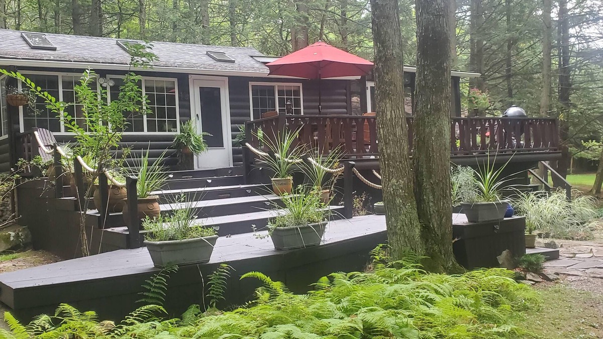 Smallwood Cabin | Wooded Streamside Catskills Cabin