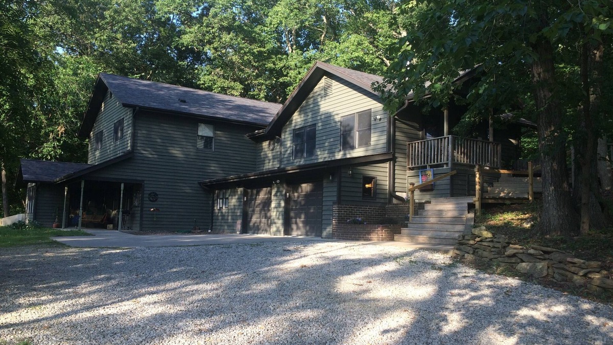 Grantville House | Wooded Way, an unbeatable and relaxing place.a half a mile from heaven.