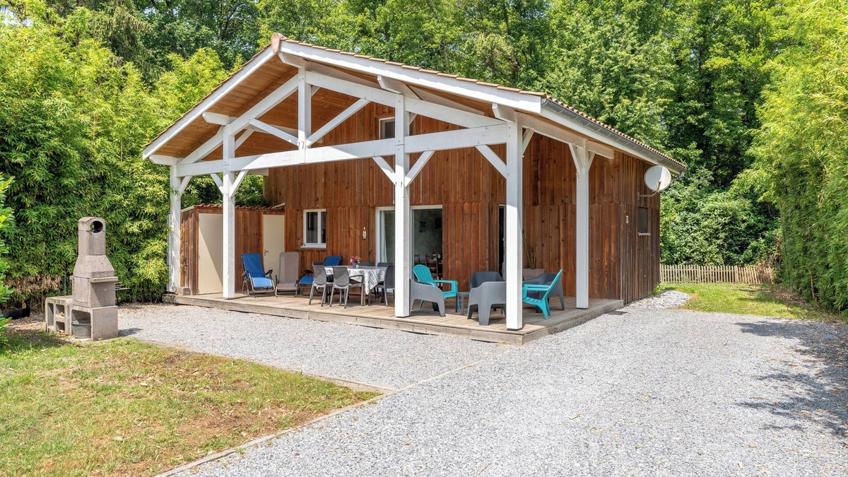 Biganos Ski Chalet | Wooden chalet in the heart of the Arcachon basin, in Biganos.
