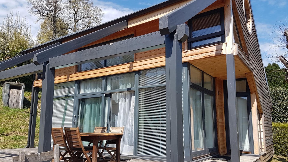 Pont-de-Salars Ski Chalet | Wooden chalet on the lake of Pont de Salars, in Aveyron