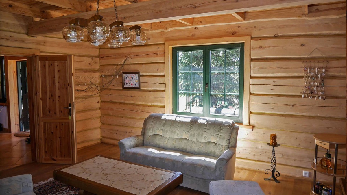 Czarny Mlyn Cottage | Wooden Cottage in Czarny Mlyn with garden and barbecue