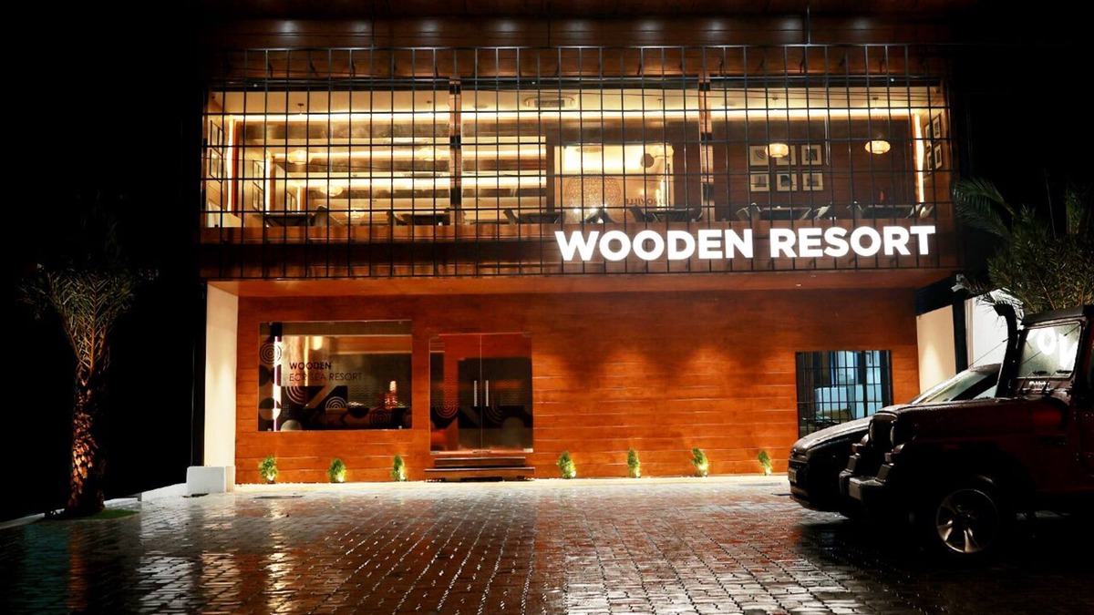 Tindivanam Hotel | Wooden ECR Sea Resort
