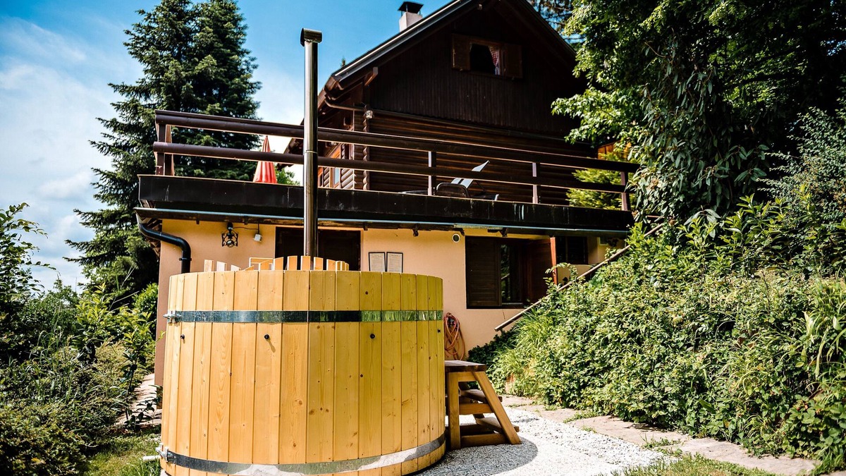 Kamnik Cottage | Wooden Forest villa- hot tube, sauna, nature!