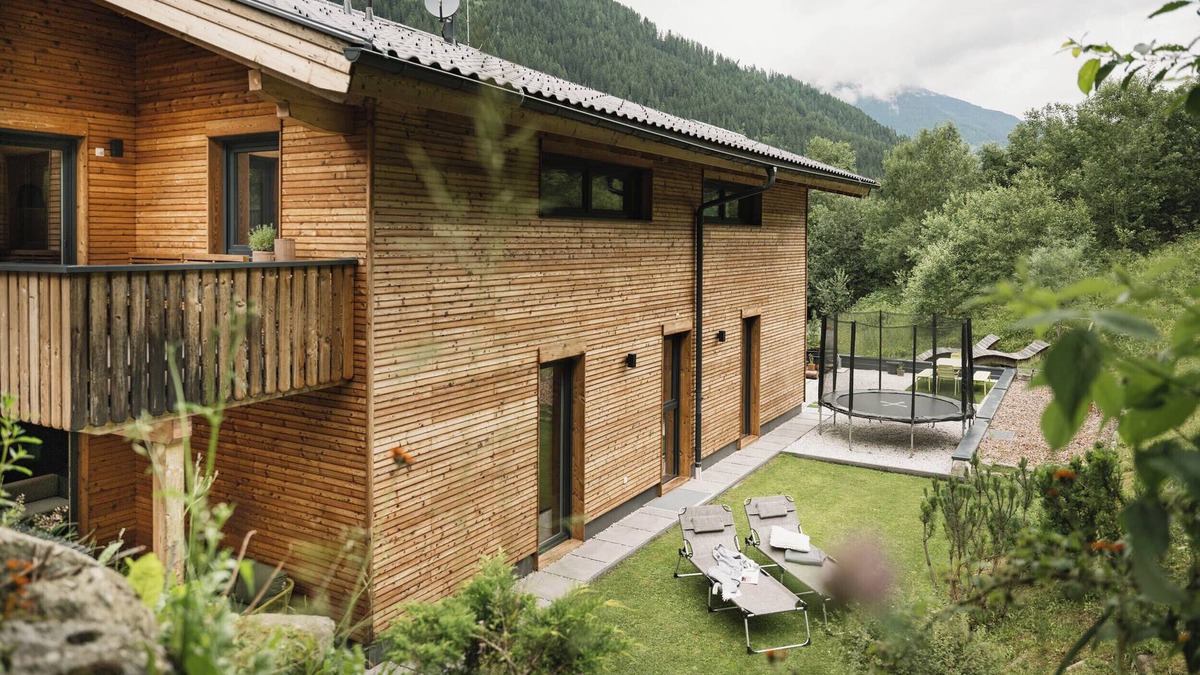 Neustift Im Stubaital House | Wooden holiday home to the Stubai Glacier, garage, stone pine room