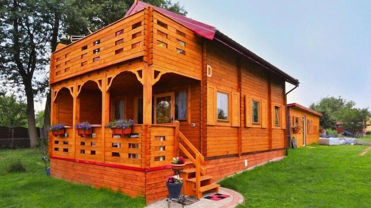 Malechowo House | Wooden House by Ostrowieckie Lake with Beach