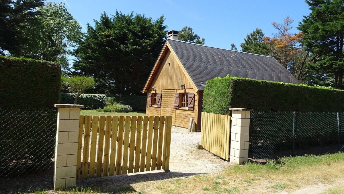 Denneville House | Wooden House by Beach near Barneville
