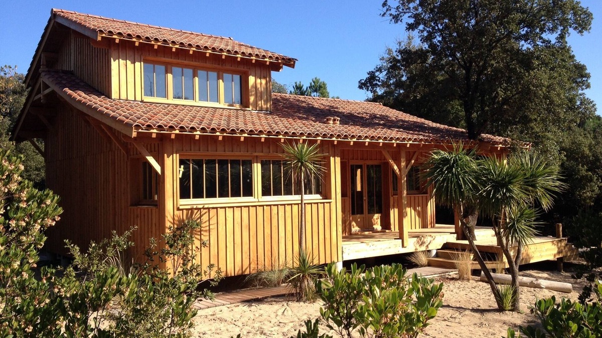 Soulac-sur-Mer House | WOODEN HOUSE IN THE BORDER OF THE OCEAN