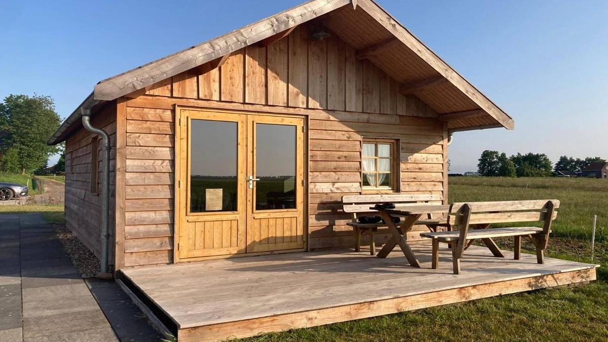 Tjerkgaast House | Wooden House in Friesland with Farm Experience