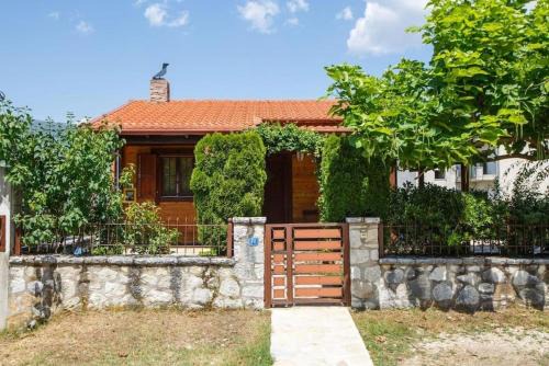 Ioannina Apartment | WOODEN HOUSE IN IOANNINA