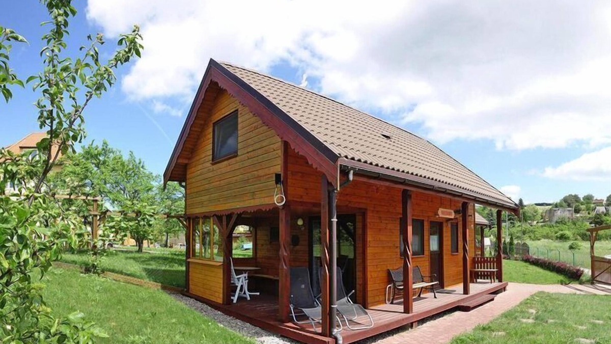 Miedzyzdroje House | Wooden House in Lubin near Lake Wicko