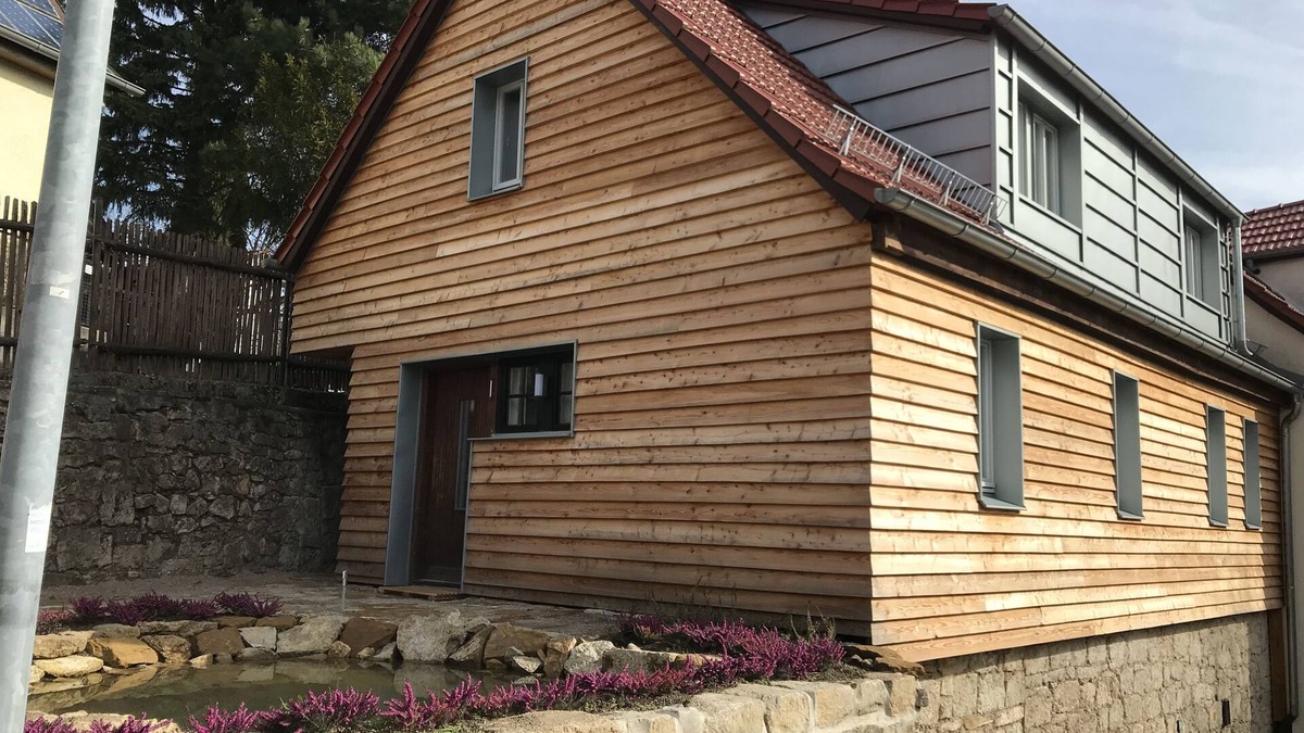Weimar House | Wooden house on the wall - 100 sqm