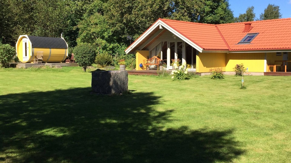 Laholm House | Wooden house sauna and internet on beautiful nature plot