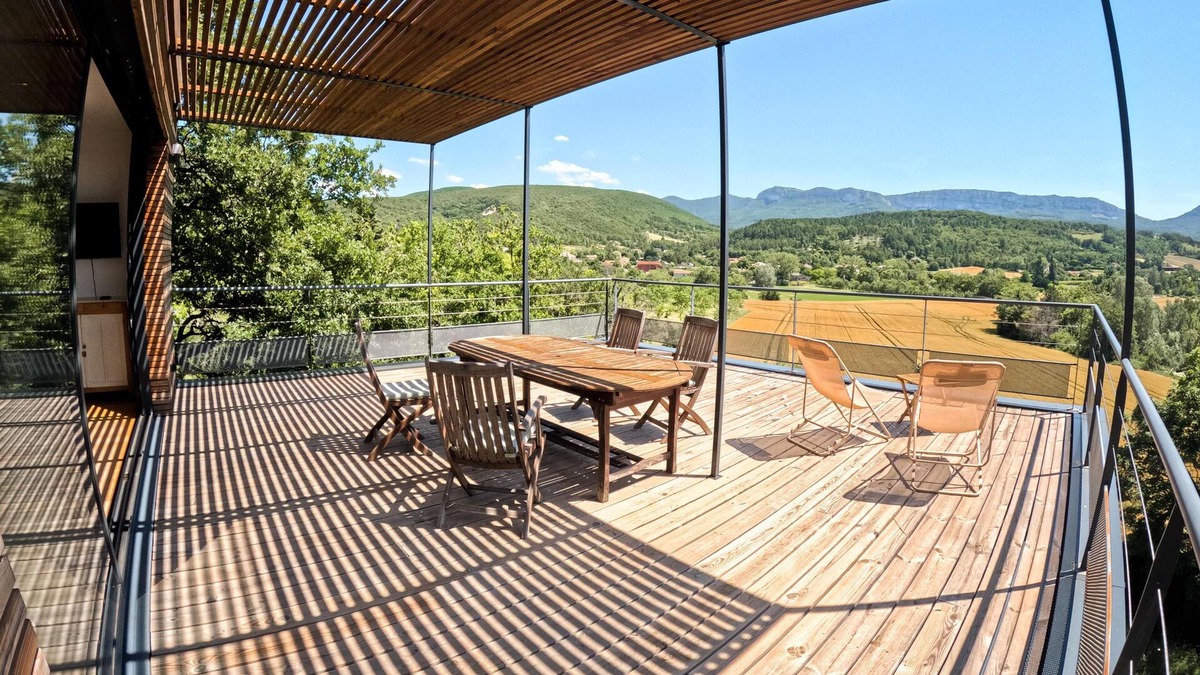 Pont-de-Barret House | Wooden house with panoramic view