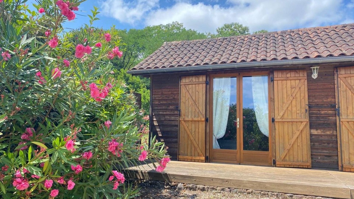 Saint-Chamassy Cottage | Wooden house with private pool, Wifi near Dordogne highlights