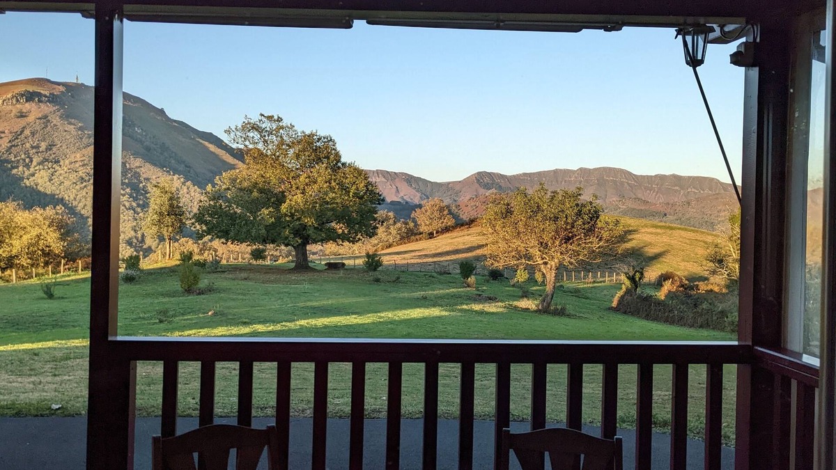 Osses House | Wooden house with garden in the heart of Basque wineyeard