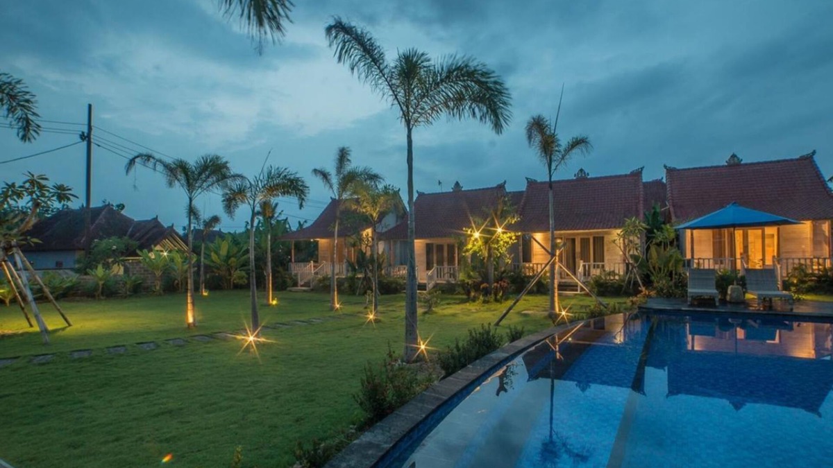 Mushroom Bay Cottage | Wooden Hut in Lembongan, Huge Lawn Area, Swimming Pool Available