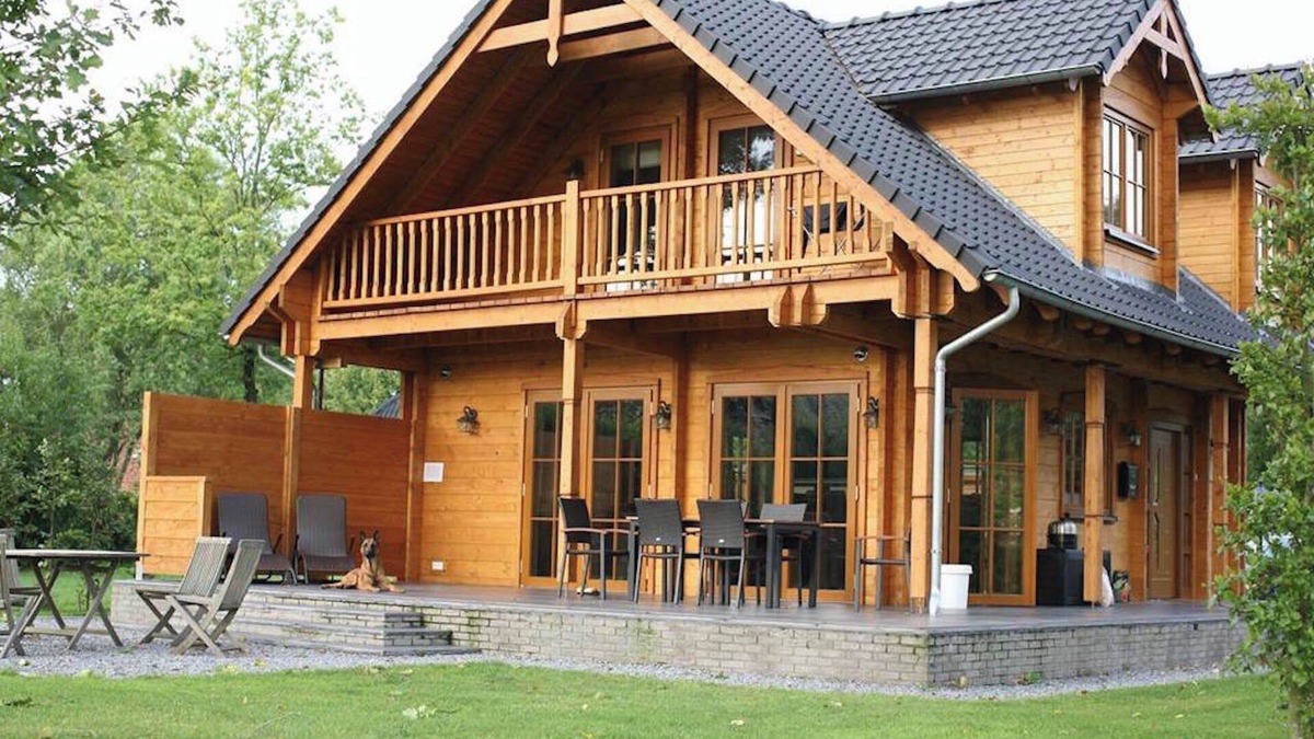 Linde Villa | Wooden Villa Dirk with Wi-Fi, Garden, Balcony, Terrace & Sauna