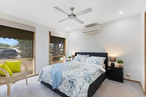 Melton West House | Woodgrove Penthouse - 36 min drive to MEL airport