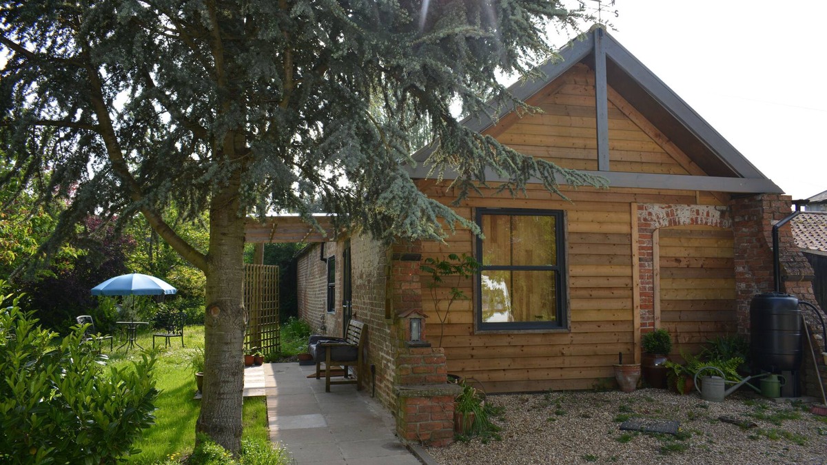 Woodhall Spa House | Woodhall Spa a 10 minute walk to centre, garden, pet friendly, private parking.