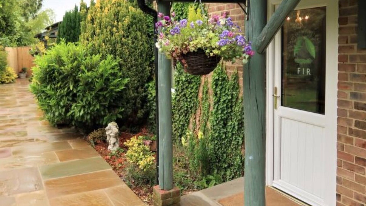 Henfield Cottage | Woodhouse Holiday Cottages, 3 Adjacent Holiday Lets . Ash Cottage