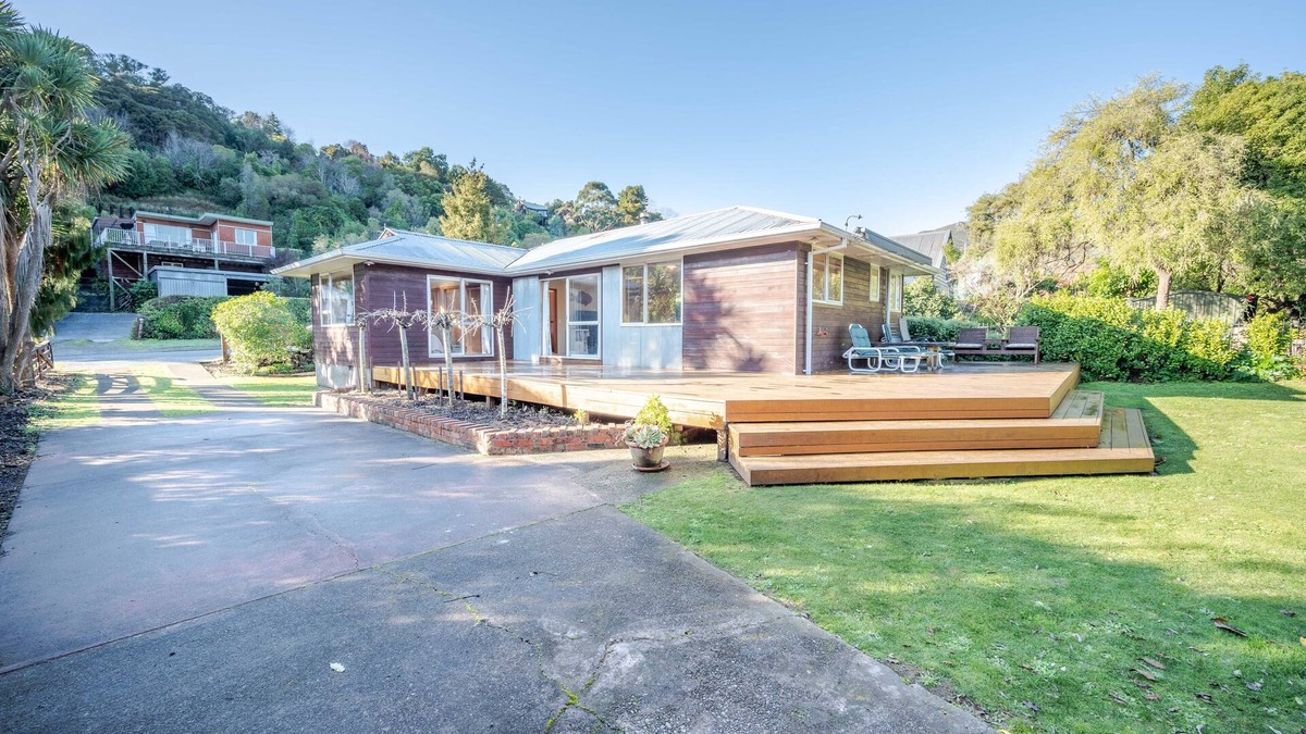 Akaroa House | Woodills Wonderland – Akaroa Holiday Home