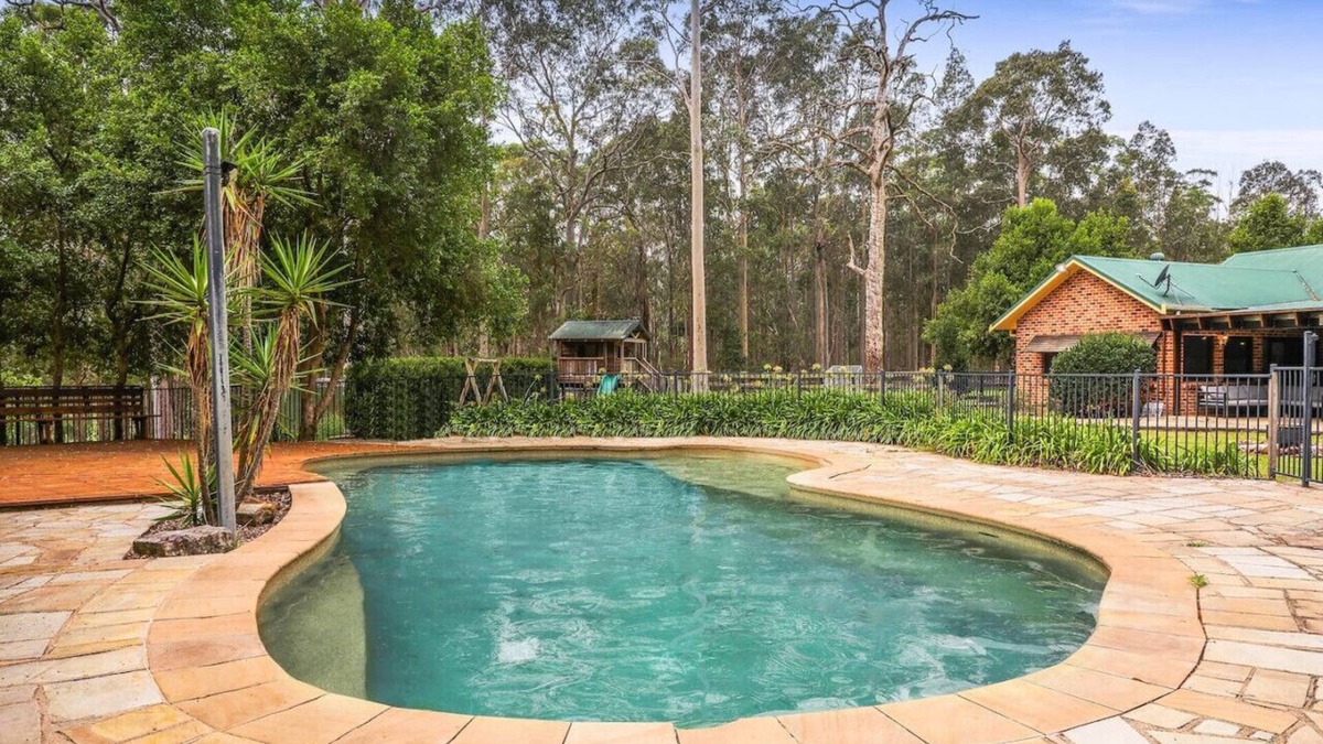Durren Durren House | Woodland Acreage|Heated Pool|Ponies|Soccer Field