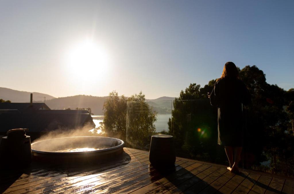 Lymington House | Woodland Bay Retreat-Hot tub,Sauna and Bayview Retreat