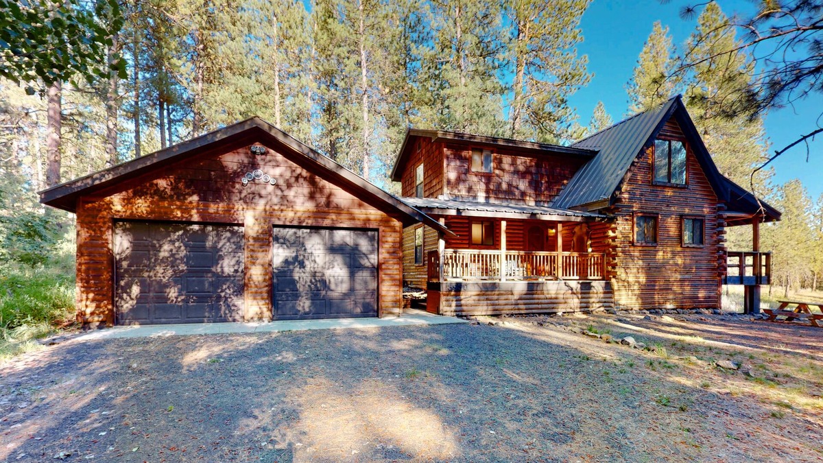 New Meadows Cabin | Woodland Chalet | Cabin in New Meadows with grill, deck, fireplace & W/D