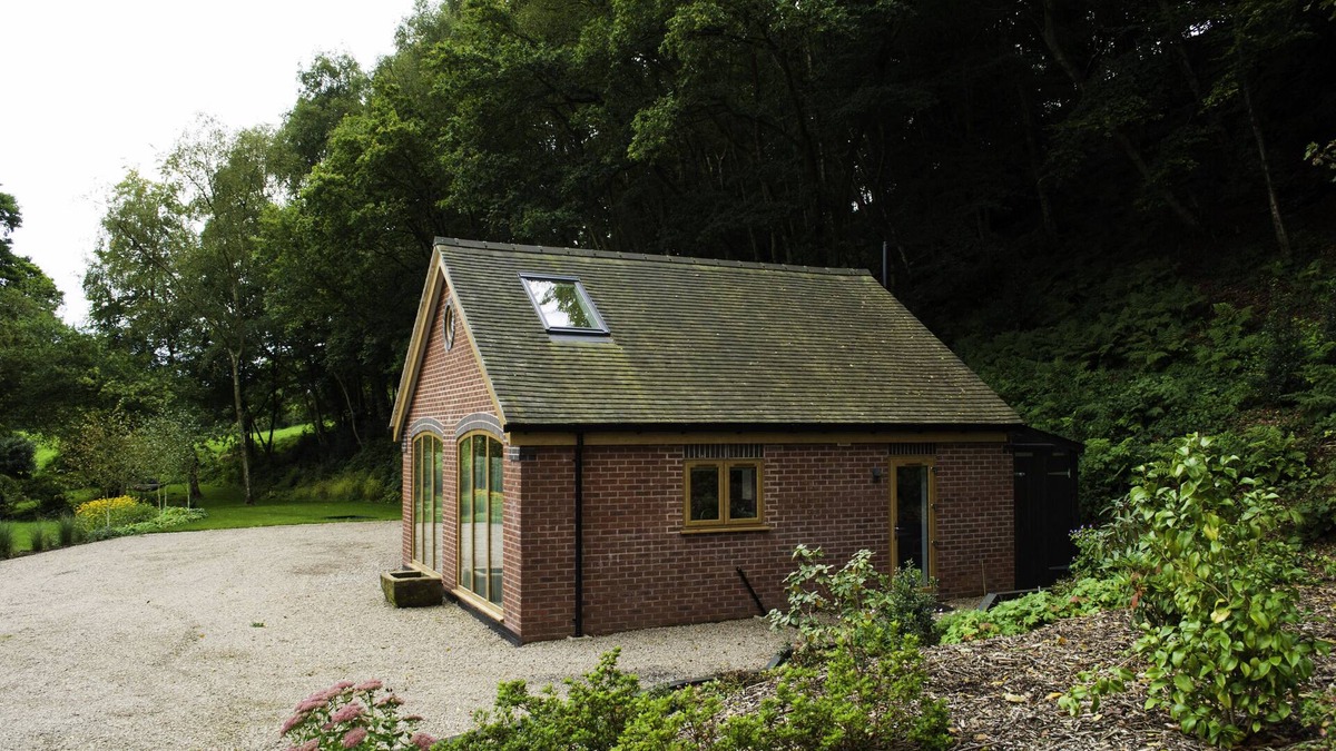 Sugnall House | Woodland Cottage at Brook House: A wheelchair accessible rural retreat