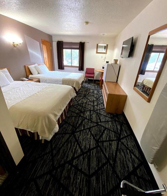Medford Hotel | Woodland Inn & Suites